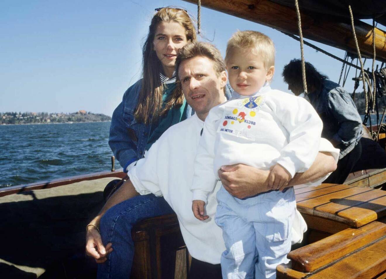 Med Jannike Björling fick Björn sonen Robin. Här på båtutflykt 1988.