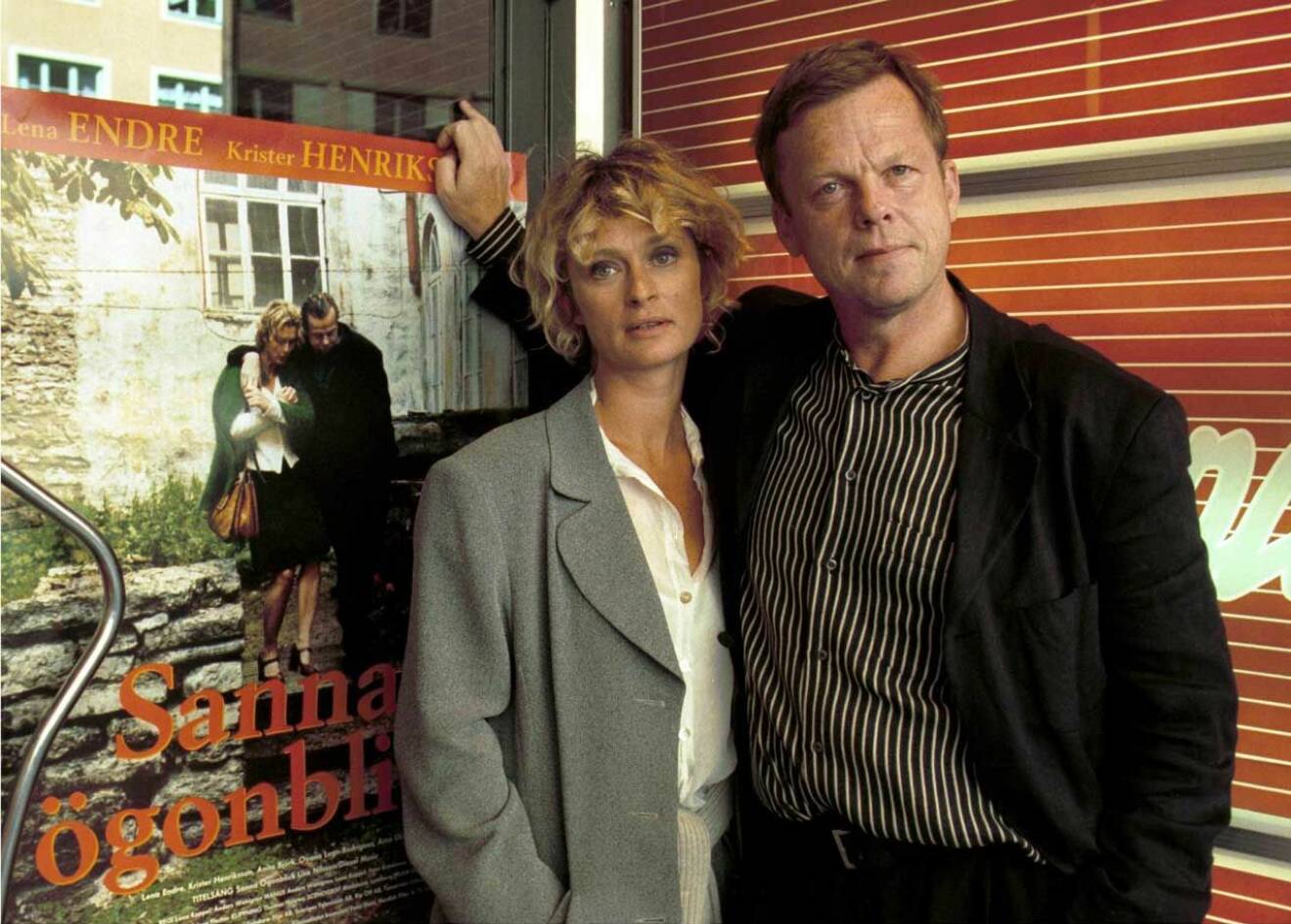 1998 med kollegan Krister Henriksson vid premiären av filmen Sanna ögonblick, där de spelade huvudrollerna.