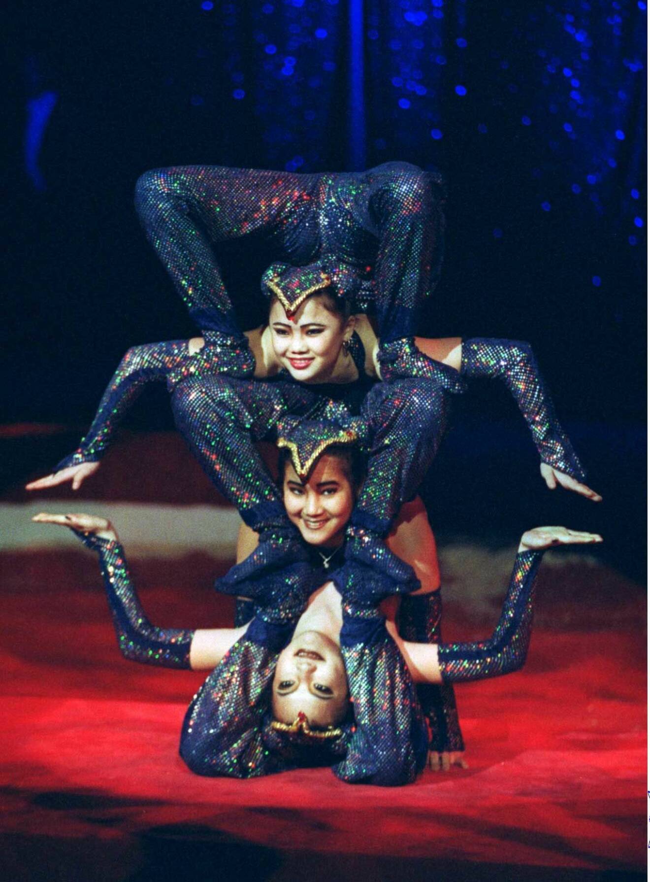 Akrobatik på hög nivå! På den här tiden var cirkus oerhört populärt och biljetterna sålde slut i ett nafs. 