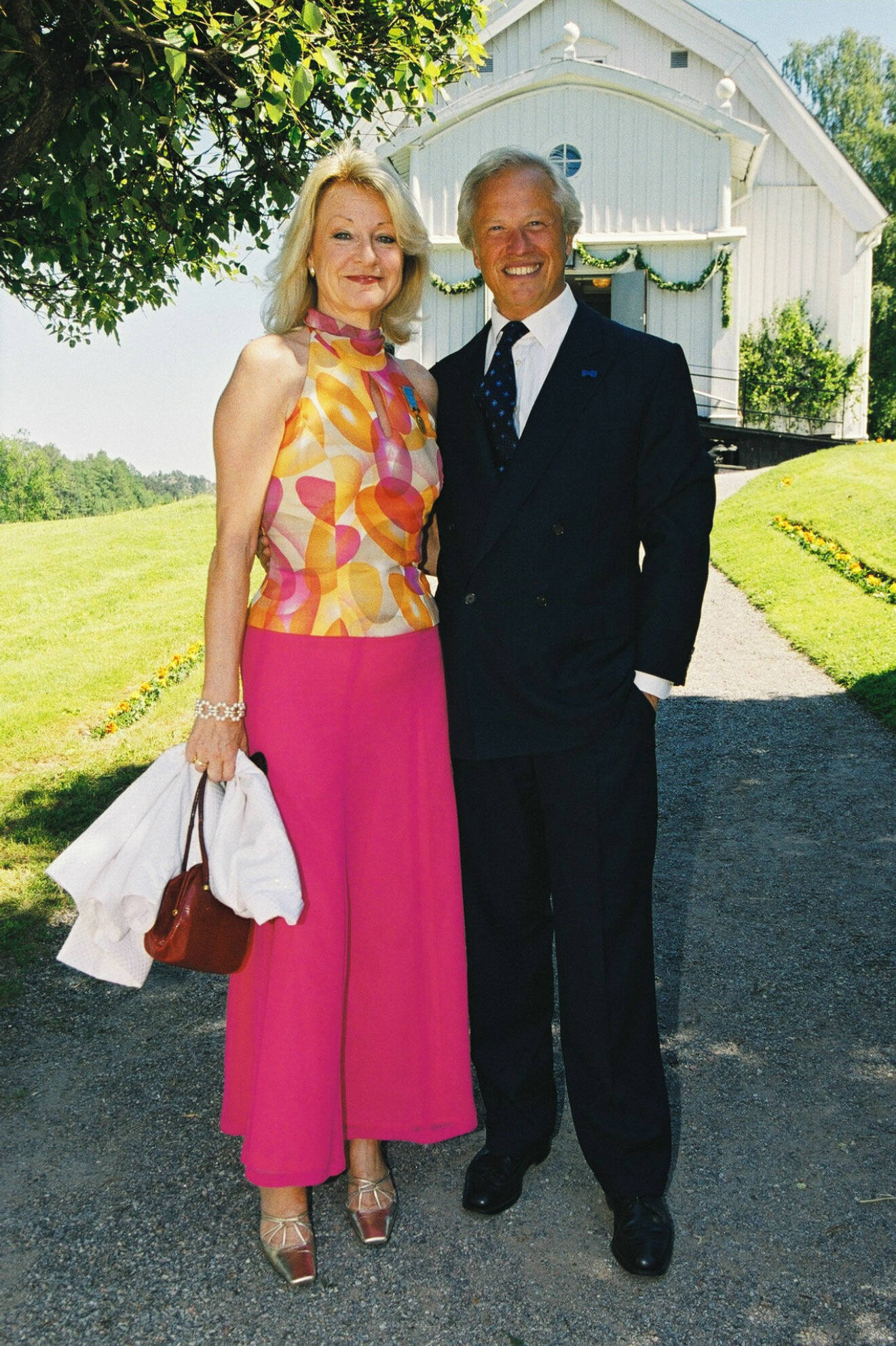 Sommarfin med gode vännen Loa Falkman vid Ingarös Kyrka på Björn Borg och Patricias bröllop, 2002.