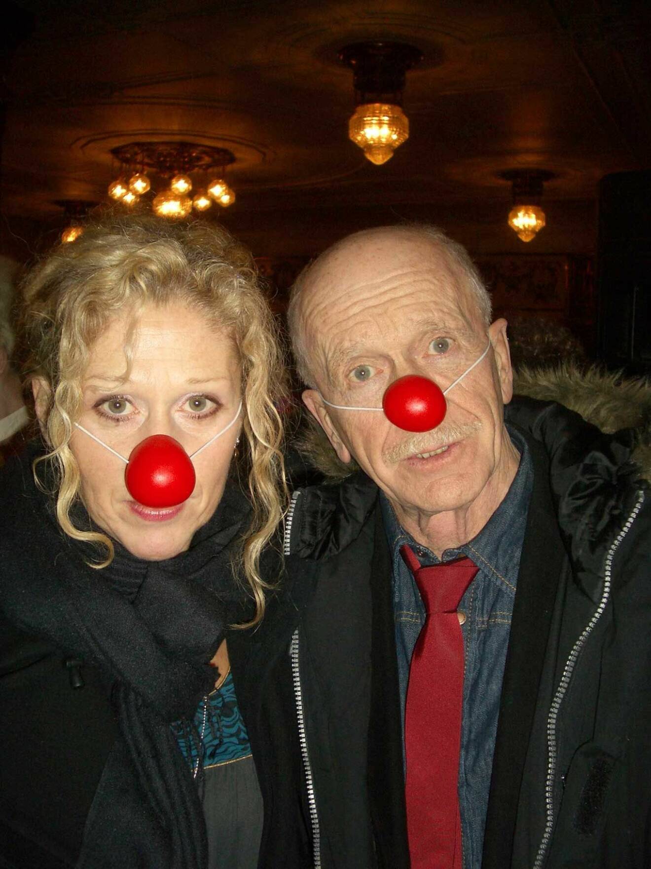 Clownnäsor var modellen för Sara Larsson och Per Myrberg.