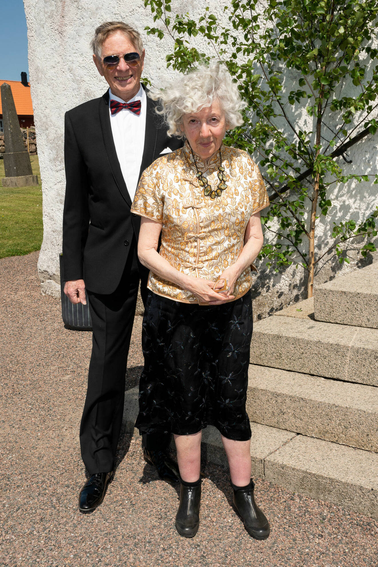 Pierres farföräldrar professorerna Göran och Cecilia Jarlskog, tidigare mångårig medlem i Nobelkommittén.