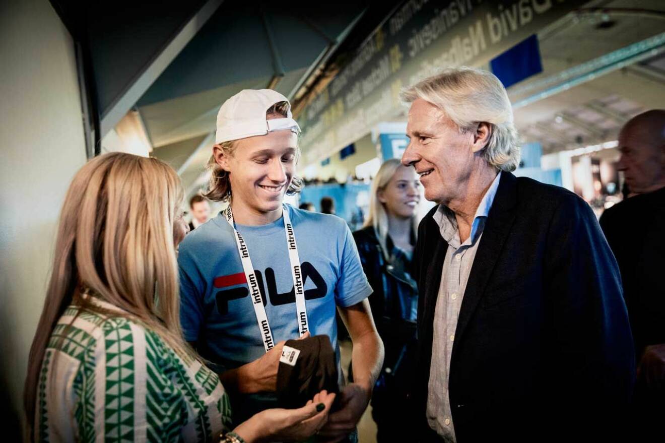 Idag är Björns och Patricias son Leo Borg ett av landets stora tennishopp, och påhejas givetvis av pappa! Här vid Stockholm Open 2018.