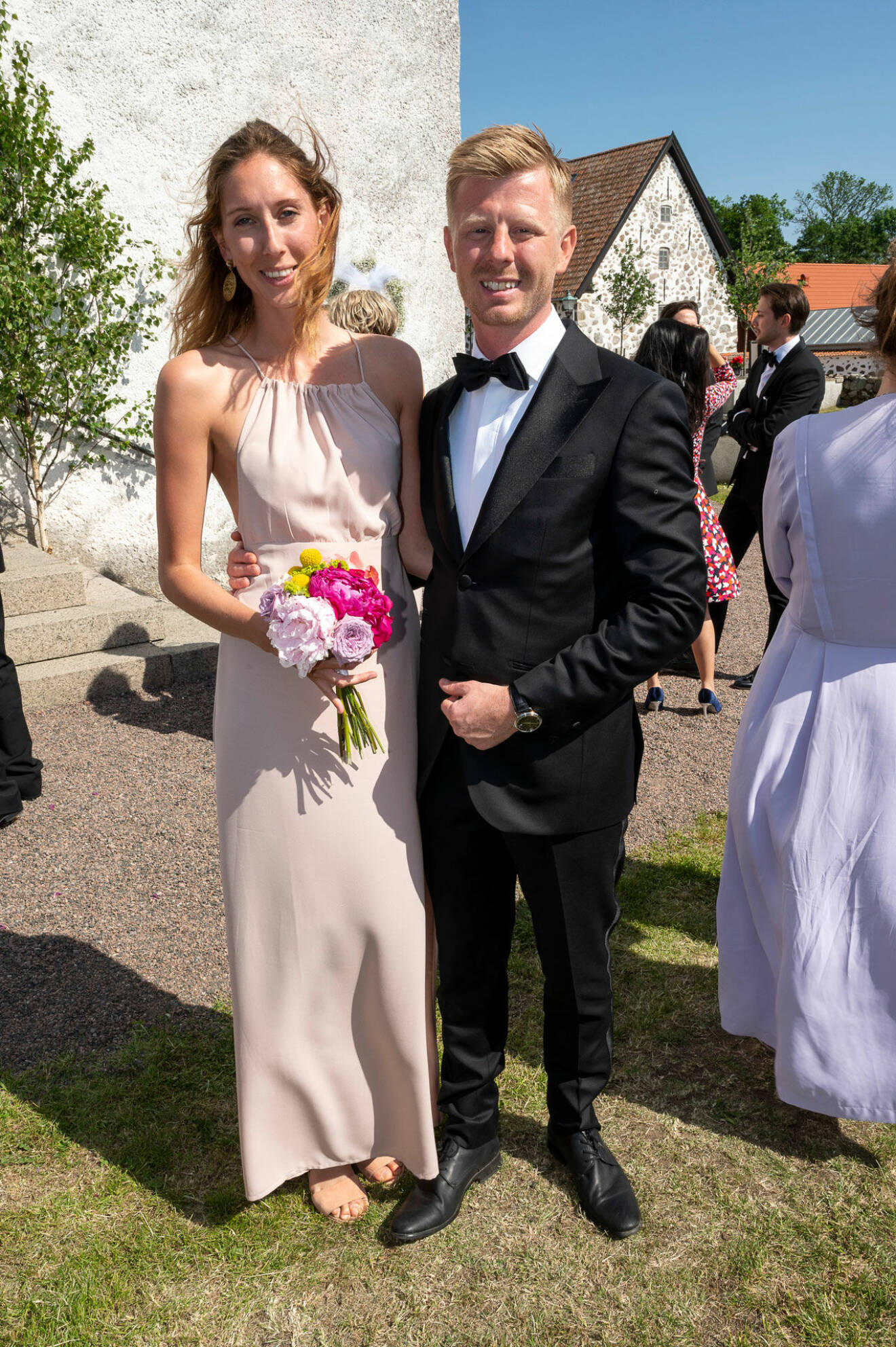 Brudtärnan Linnea Lind med sitt sällskap Rasmus Claesson.
