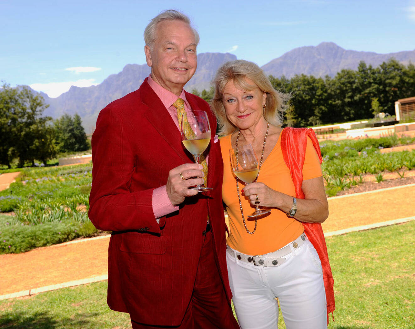 Och bäste vännen Carl Jan följde också med till Sydafrika ett år, och givetvis avnjöts ett och annat glas vin!
