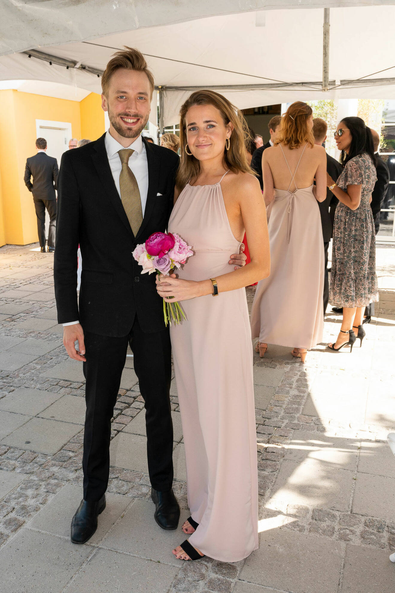 Alex Wessberg poserade elegant med sin fästmö Nathalie Jarlskog, syster till Pierre.