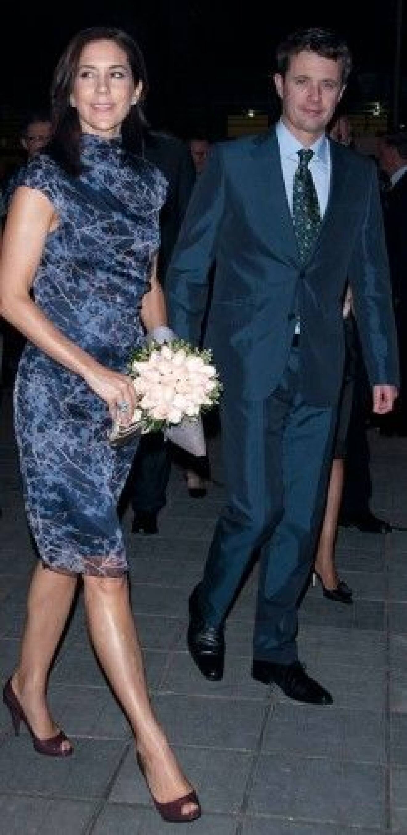 Kronprinsessan Mary och kronprins Frederik uppklädda för middag.