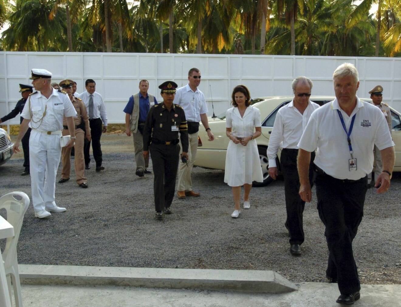 Kungen och Silvia besökte de drabbade områdena i Thailand. 