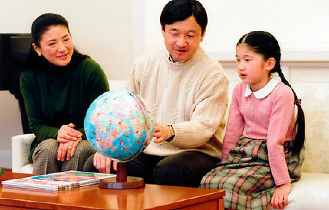 Kronprinsessan Masako och kronprins Naruhito med sin enda dotter Aiko som fått problem i skolan.