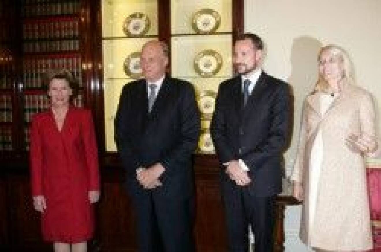Drottning Sonja, kung Harald, kronprins Haakon och kronprinsessan Mette-Marit kommer alla gratta drottning Margrethe i Köpenhamn.