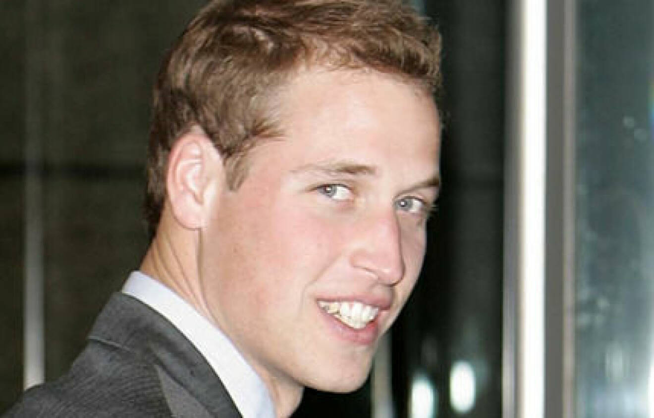 Prins William går på fotboll istället för på kronprinsessans bröllop.