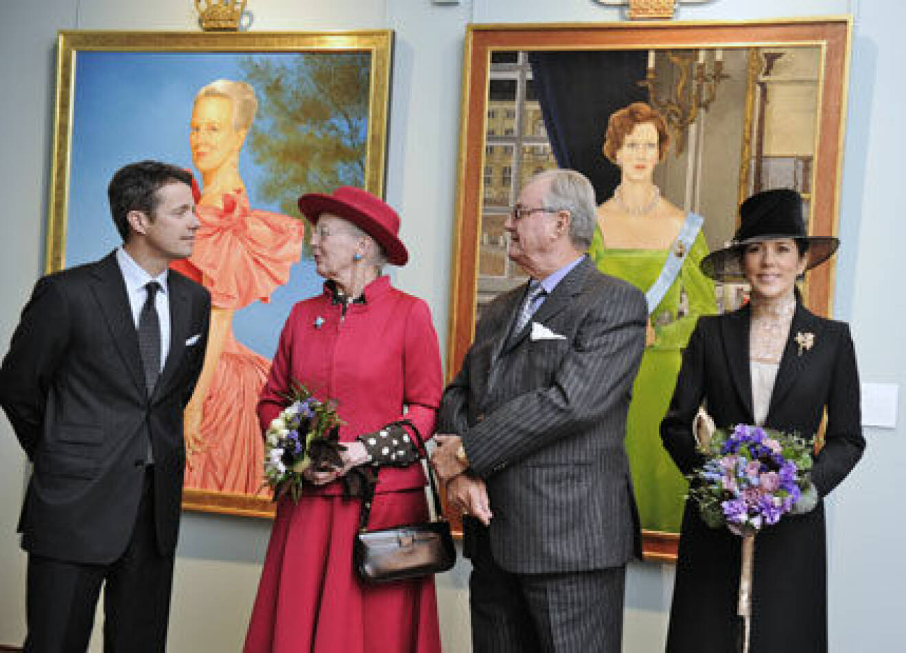 Drottning Margrethe med kronprins Frederik, prins Henrik och kronprinsessan Mary,