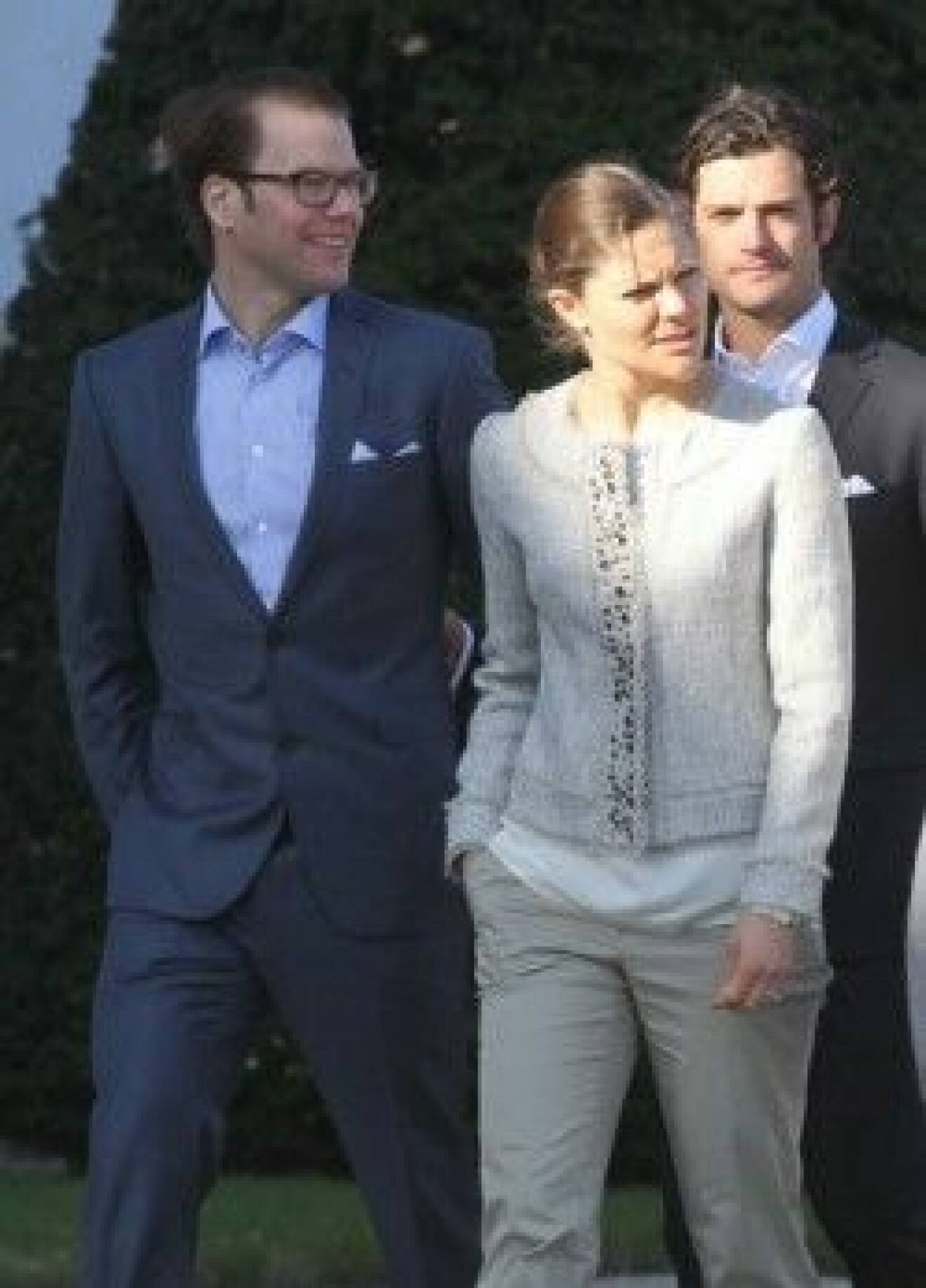 Kronprinsessan med sin bror och fästman.