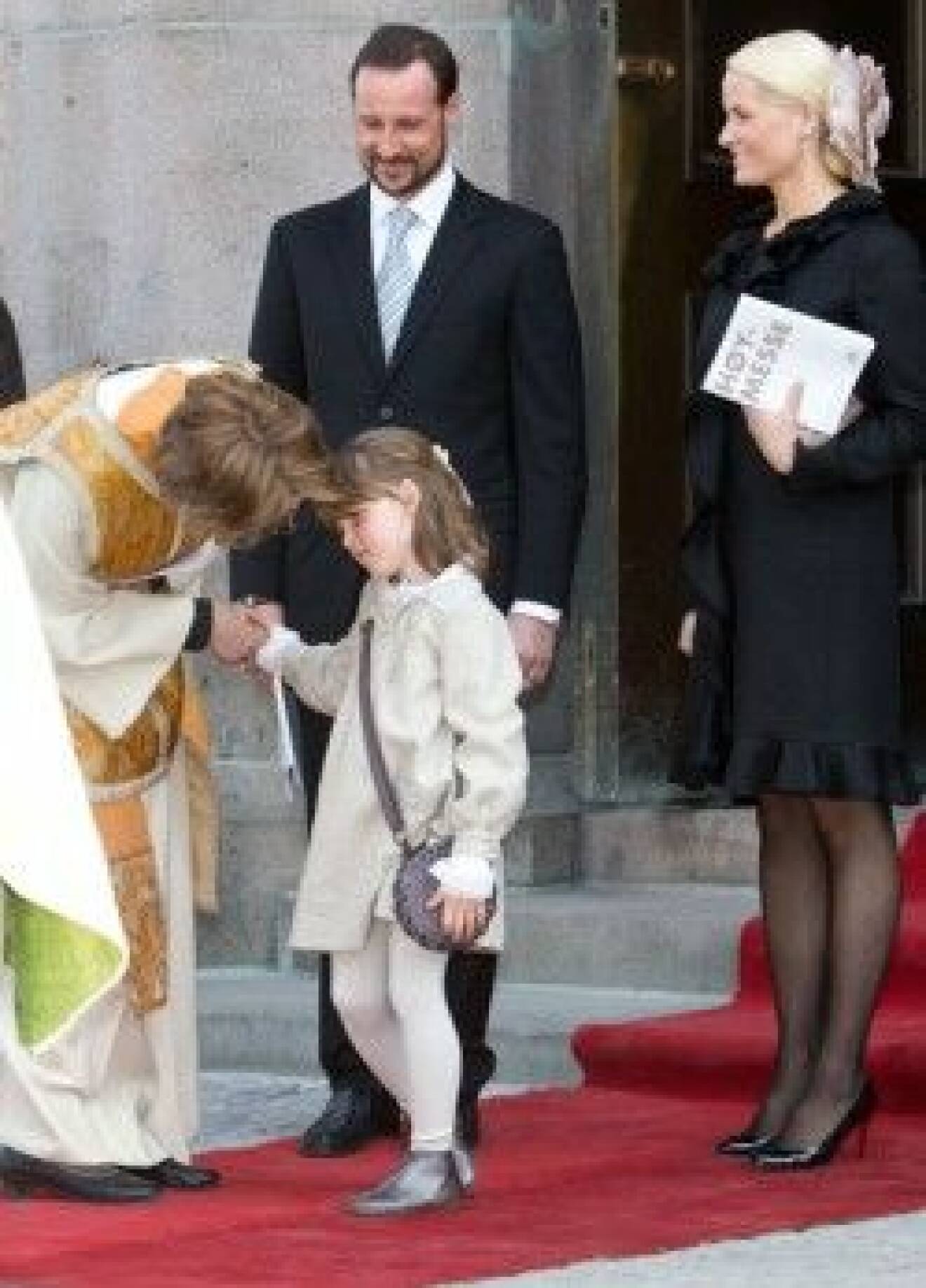 Kronprins Haakon med sin Mette-Marit och prinsessan Ingrid Alexandra.