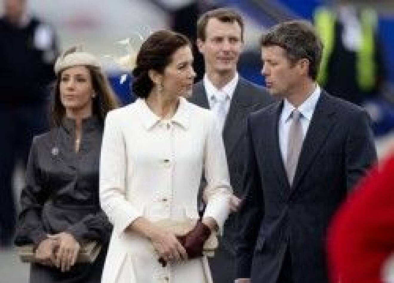 Här har vi de danska prinsarna med sina respektive hustrur.