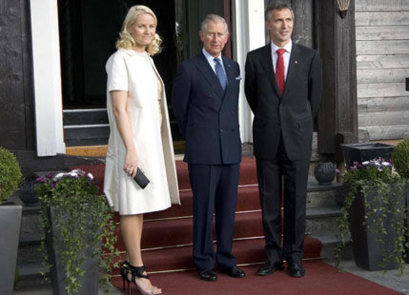 Kronprinsessan Mette-Marit, prins Charles och Jens Stoltenberg.
