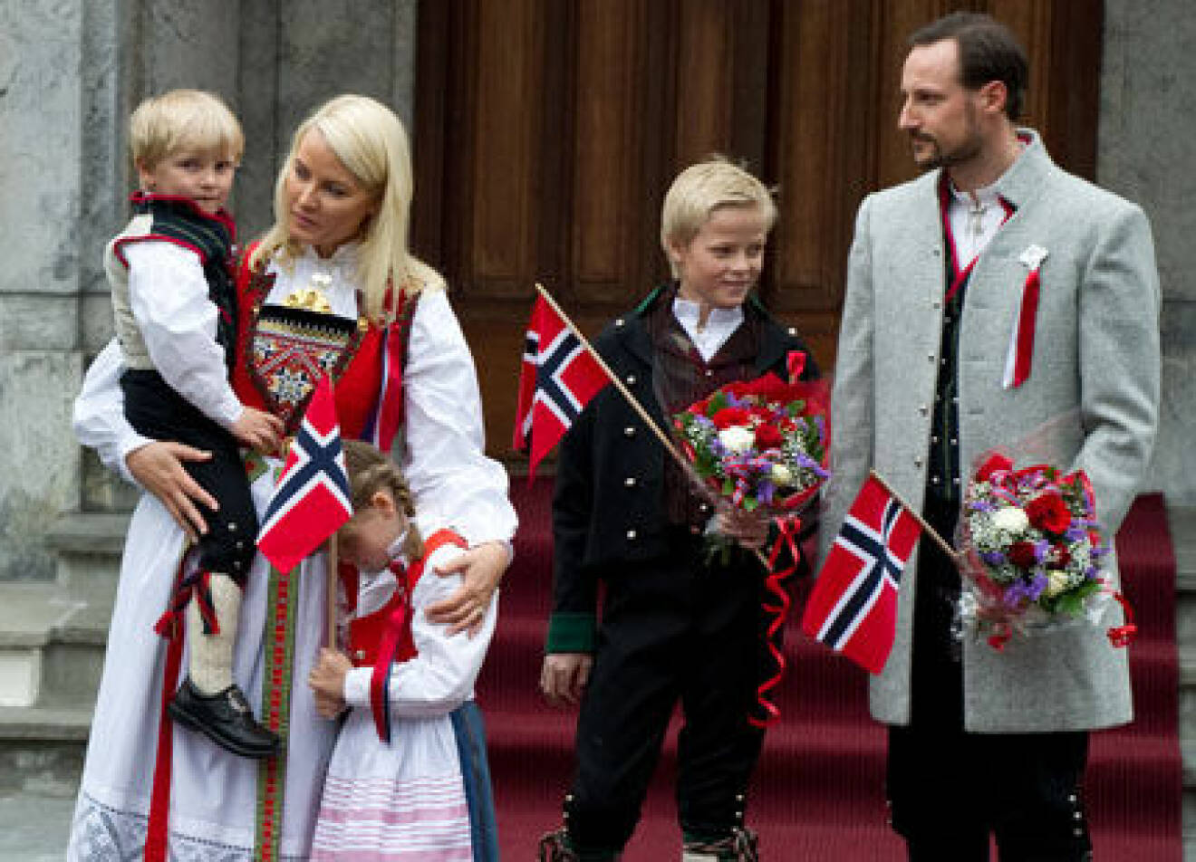 Kronprinsparet med barnen Marius, prins Sverre Magnus och prinsessan Alexandra.