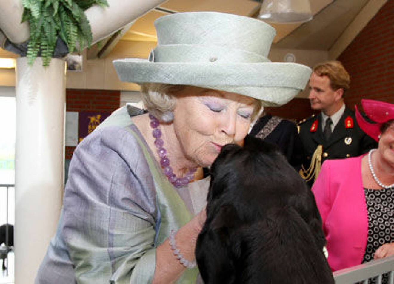Drottning Beatrix i pusstagen.