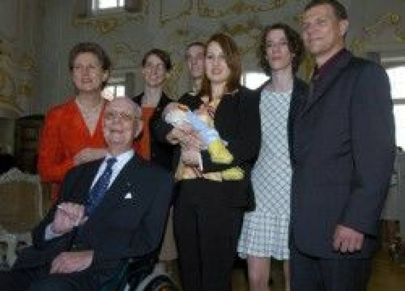 Lennart Bernadotte på 95-årsdagen med Sonja och Bettina,Christian, Diana, Catherina samt Berndt Grawe. 