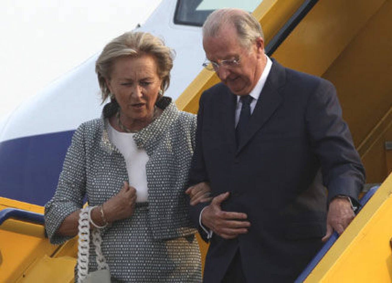 Drottning Paola och kung Albert har landat i Kongo.
