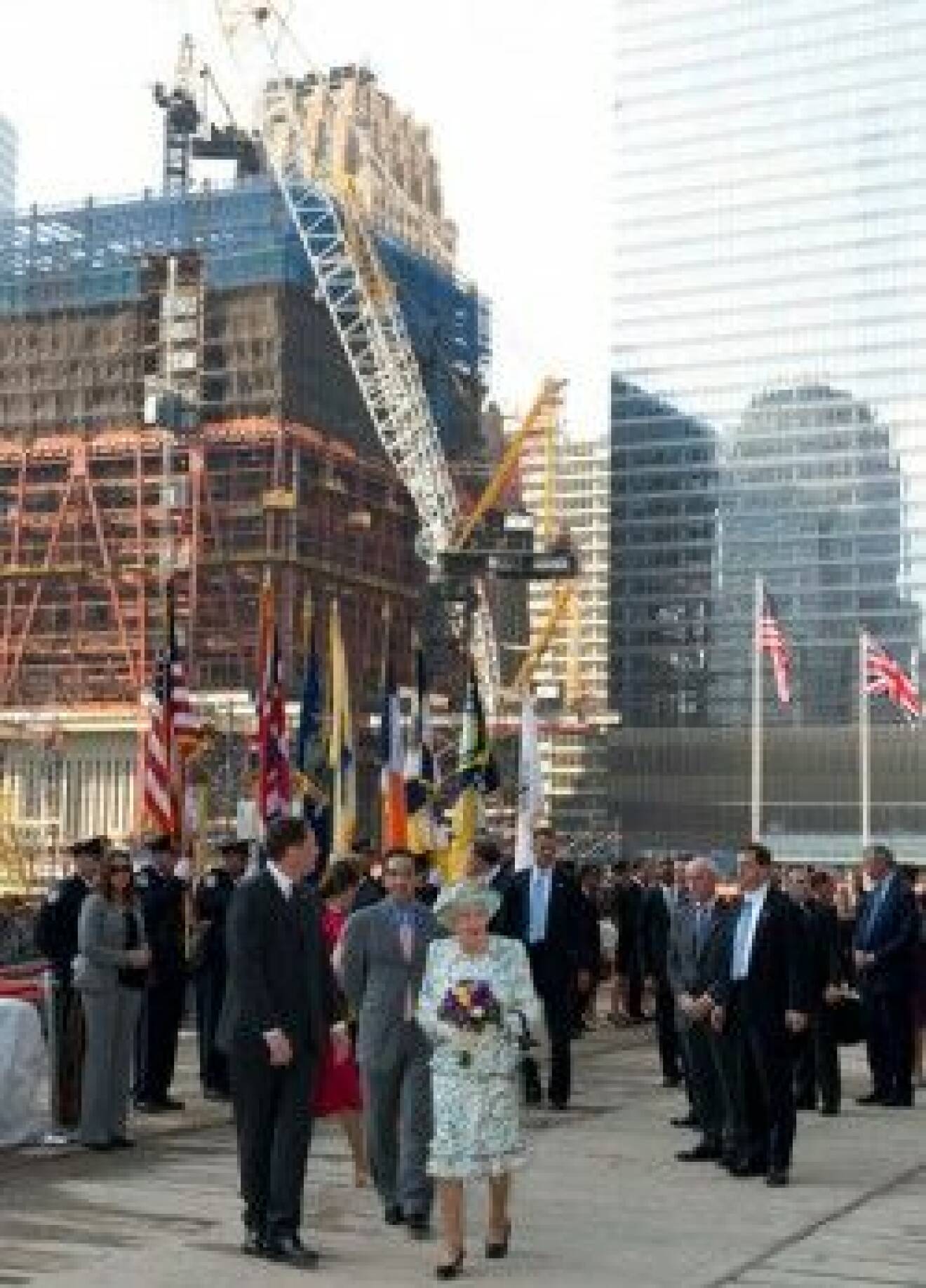 Drottningen besökte Ground Zero i New York.