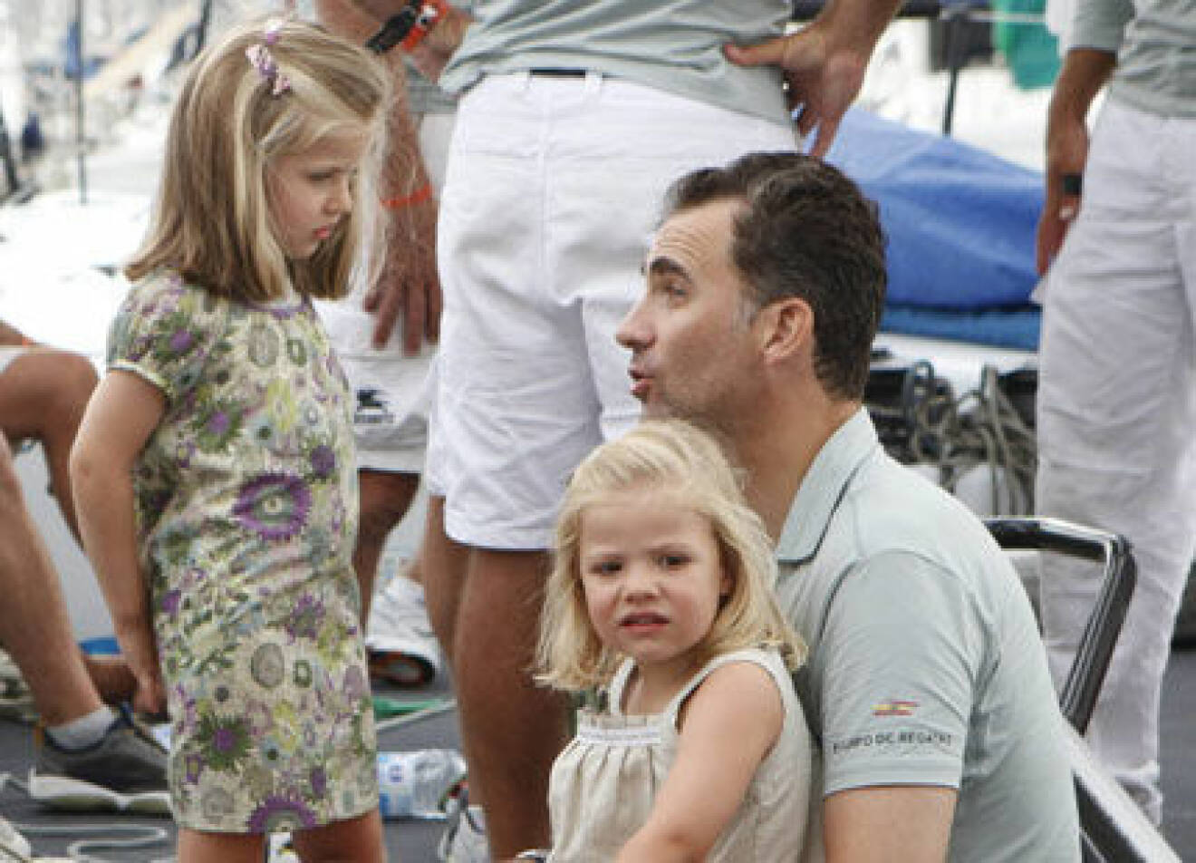 Kronprins Felipe med sina söta döttrar.