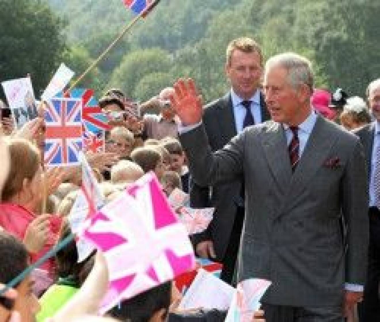 Prins Charles får kritik för att ha satt sina fonder i knipa.
