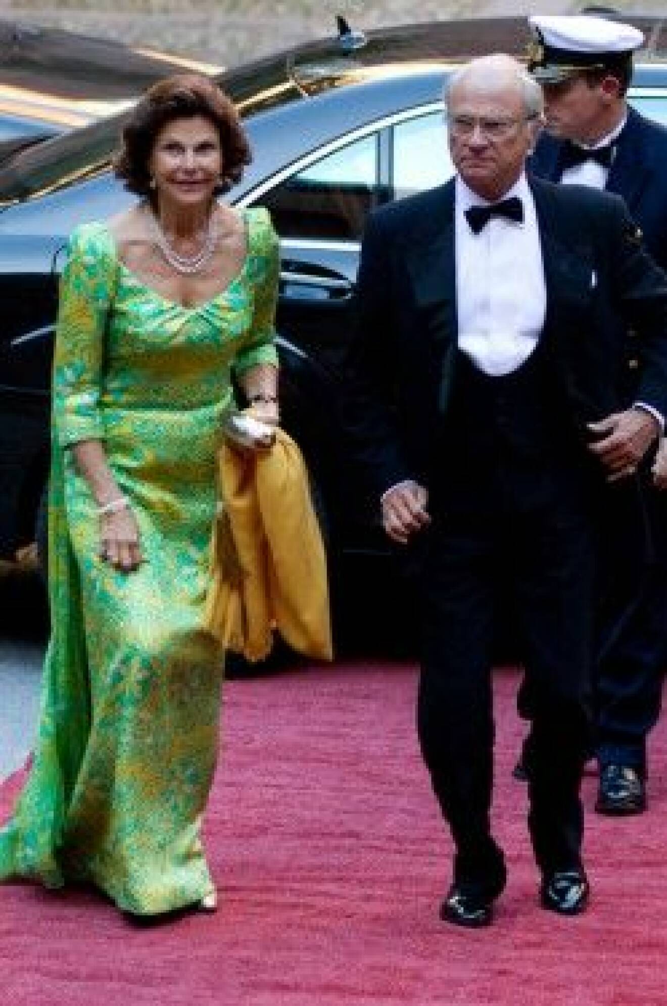 Drottning Silvia i en vacker grön aftonkläning.