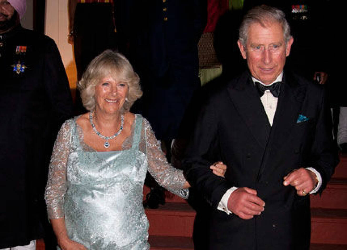 Prins Charles med sin Camilla på galamiddag i Indien.