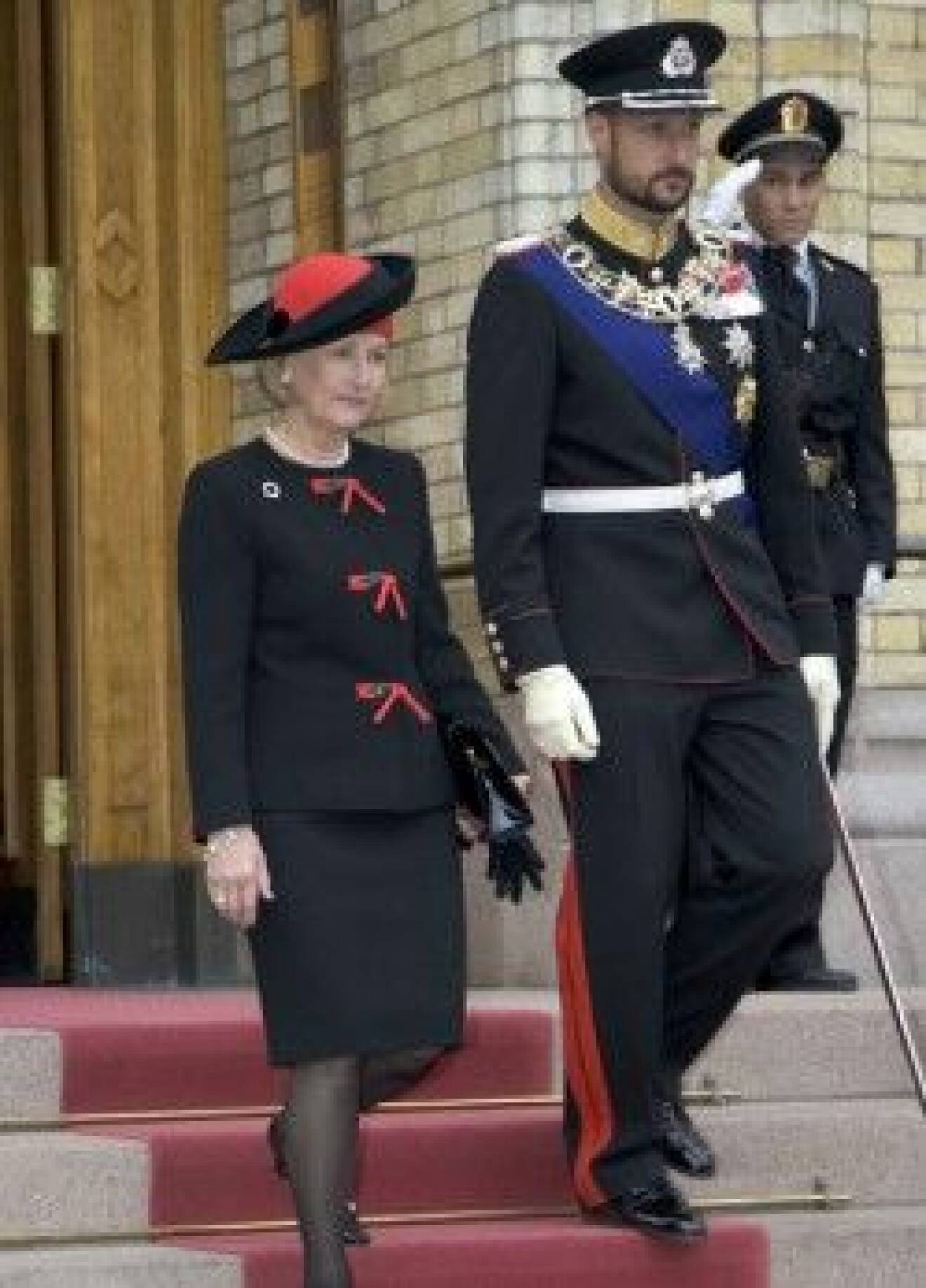 Drottning Sonja och kronprins Haakon behöver pengar till takreparation.
