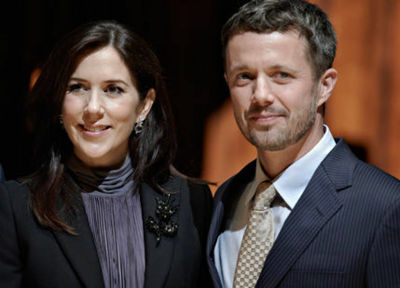 Lyckliga blivande tvillingföräldrar kronprinsessan Mary och kronprins Frederik.