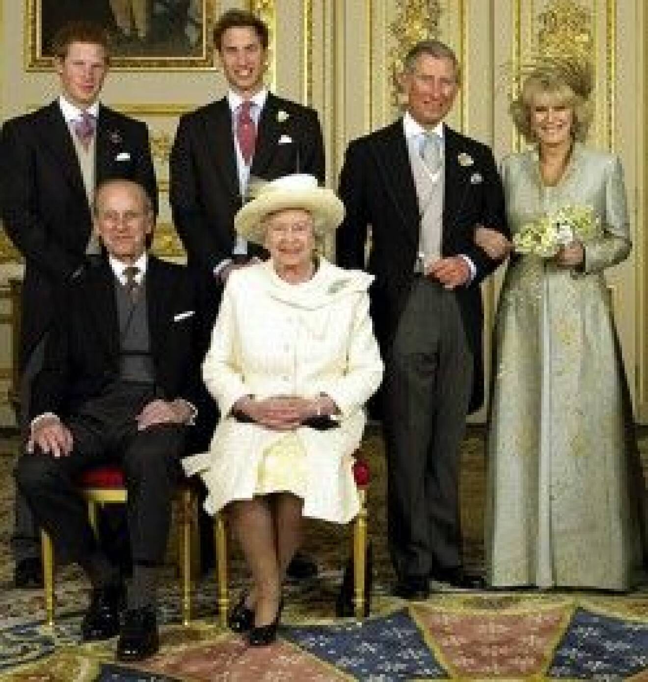 Brittiska kungafamiljen skyddas nu extra efter terrorhot mot dem.