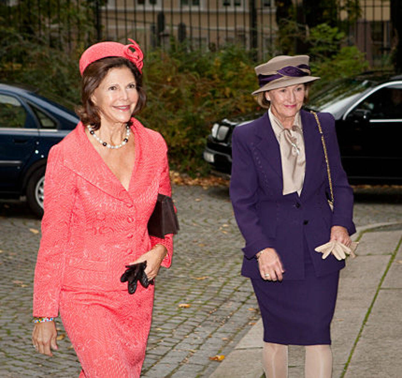 Drottning Silvia tillsammans med drottning Sonja.