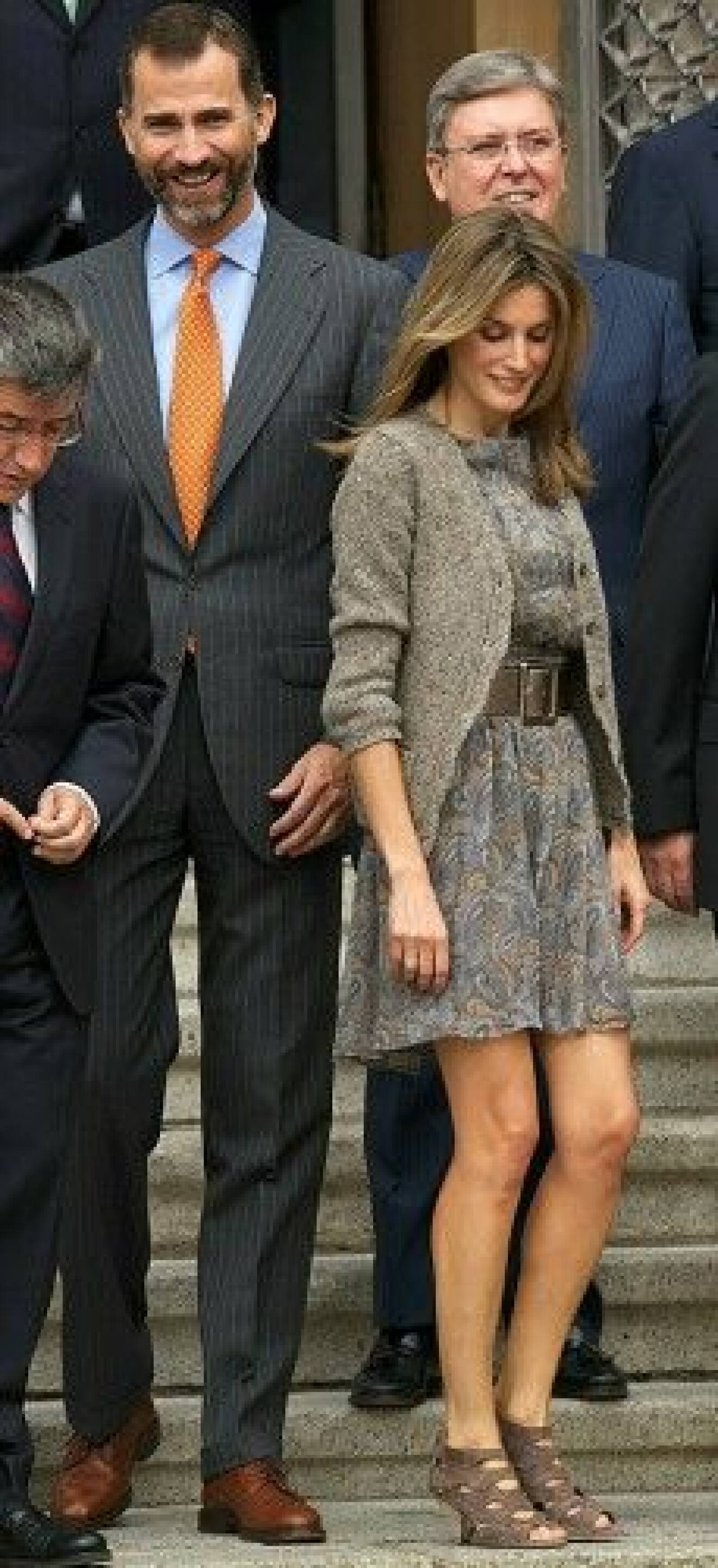 Kronprins Félipe och kronprinsessan Letizia i matchande färger.