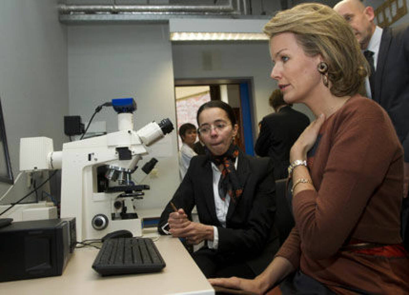 Kronprinsessan Mathilde på besök på gynekologavdelningen på universitetssjukhuset i belgiska Leuven