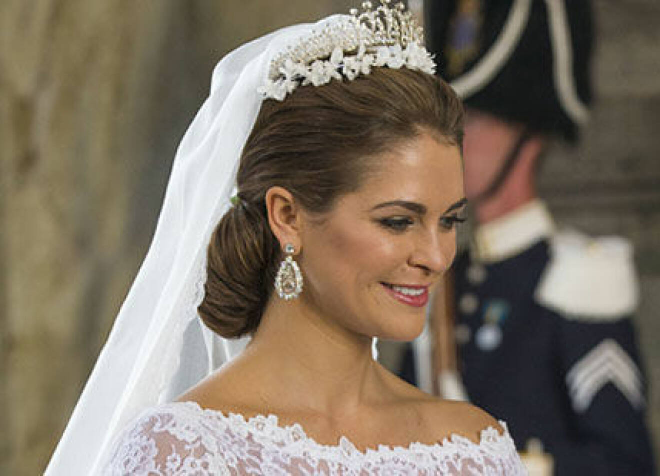 Prinsessan Madeleine gnistrade i alla smycken under bröllopet