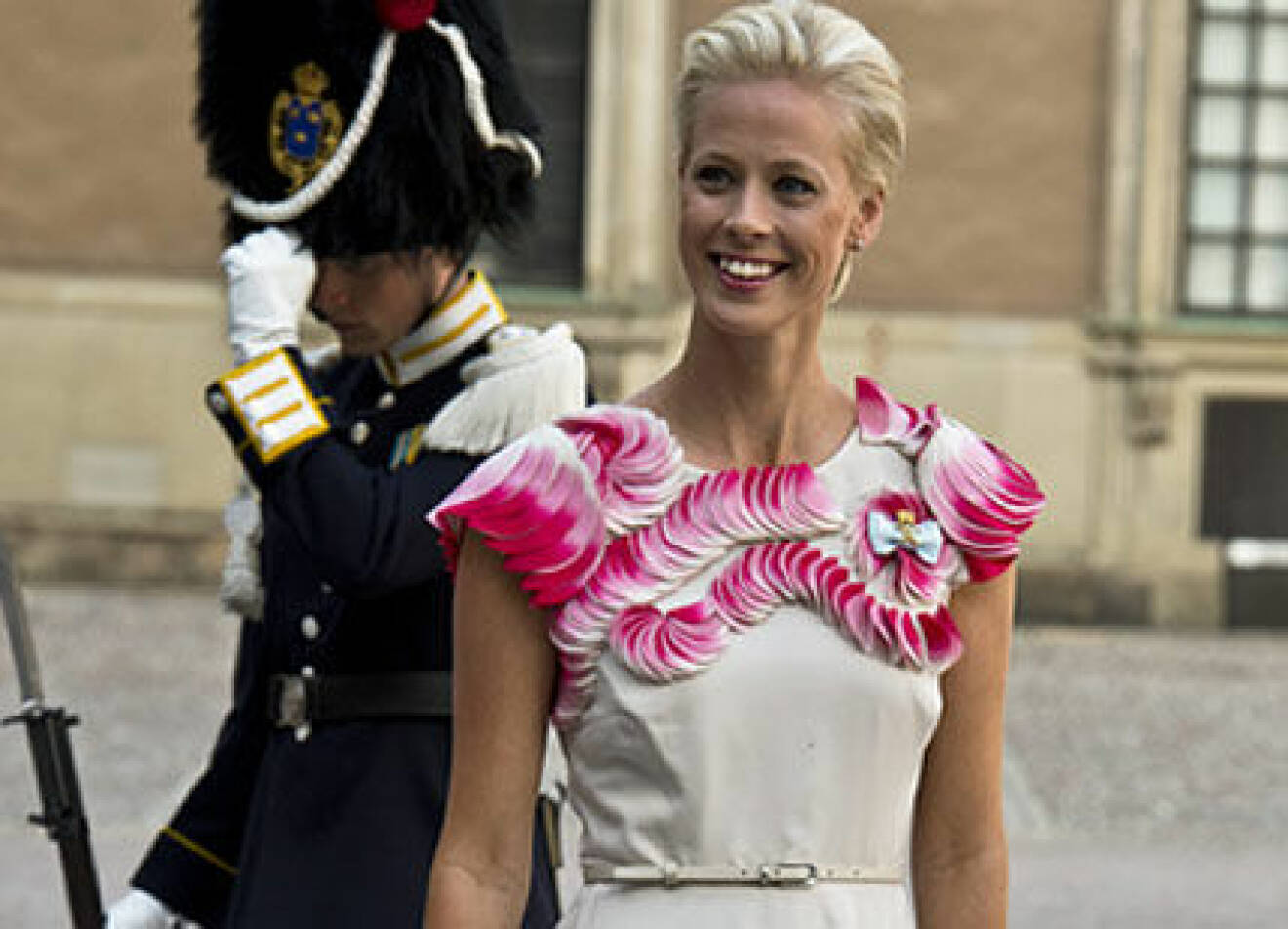 En annan vacker ung dam är Karolin A Johansson, chef för Kronprinsessan Victorias Hovstat.