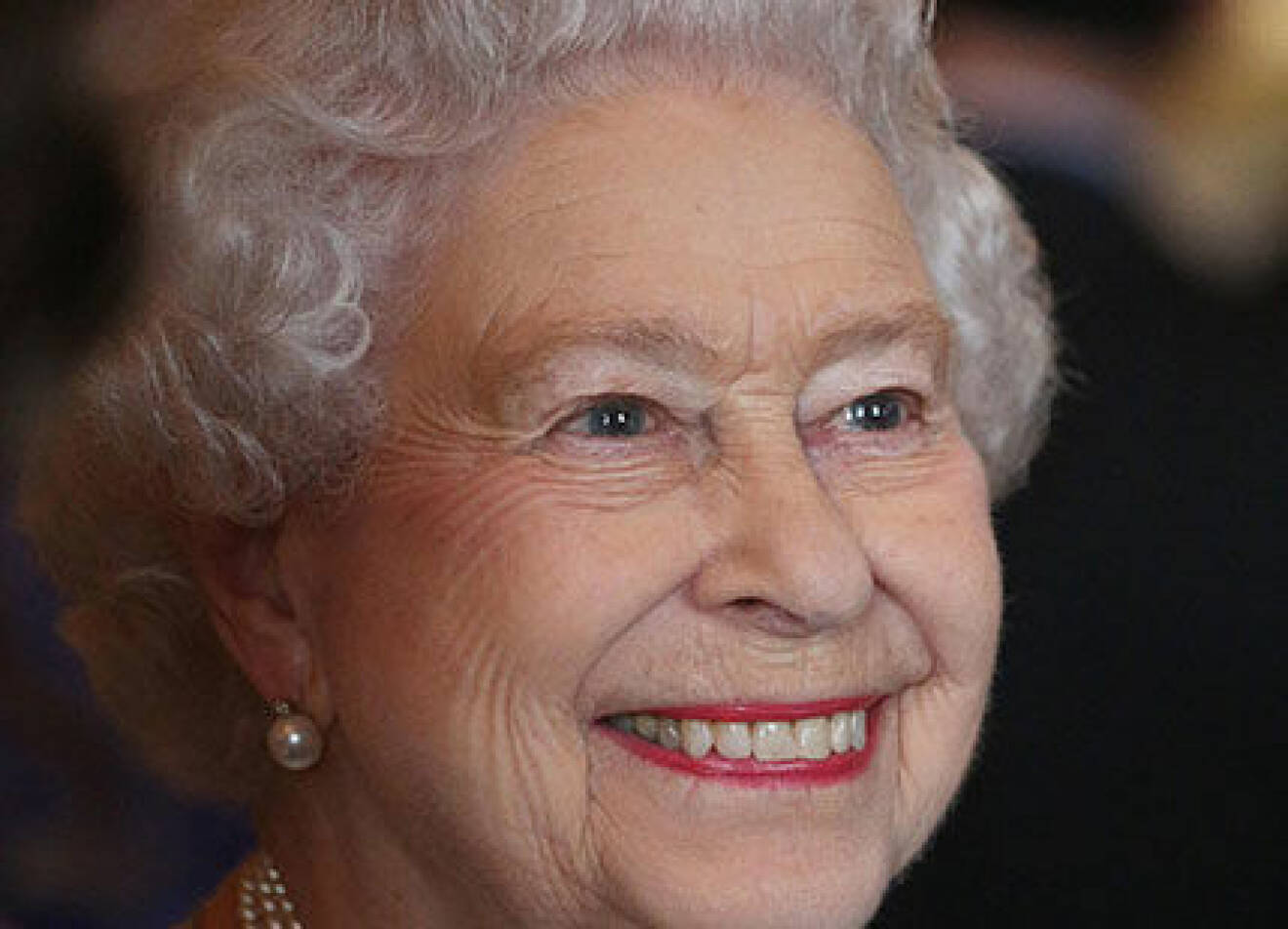 En strålande glad drottning Elizabeth