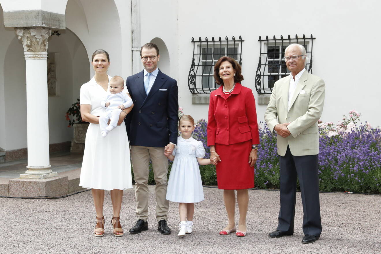 BORGHOLM 2016-07-14. Crown Princess Victorias 39th birthday is today traditionally celebrated at the the royal familys summer residence, Solliden Palace. Picture shows: Queen Silvia, Prince Daniel, Princess Estelle, Crown Princess Victoria, Prince Oscar and King Carl XVI Gustaf. COPYRIGHT STELLA PICTURES