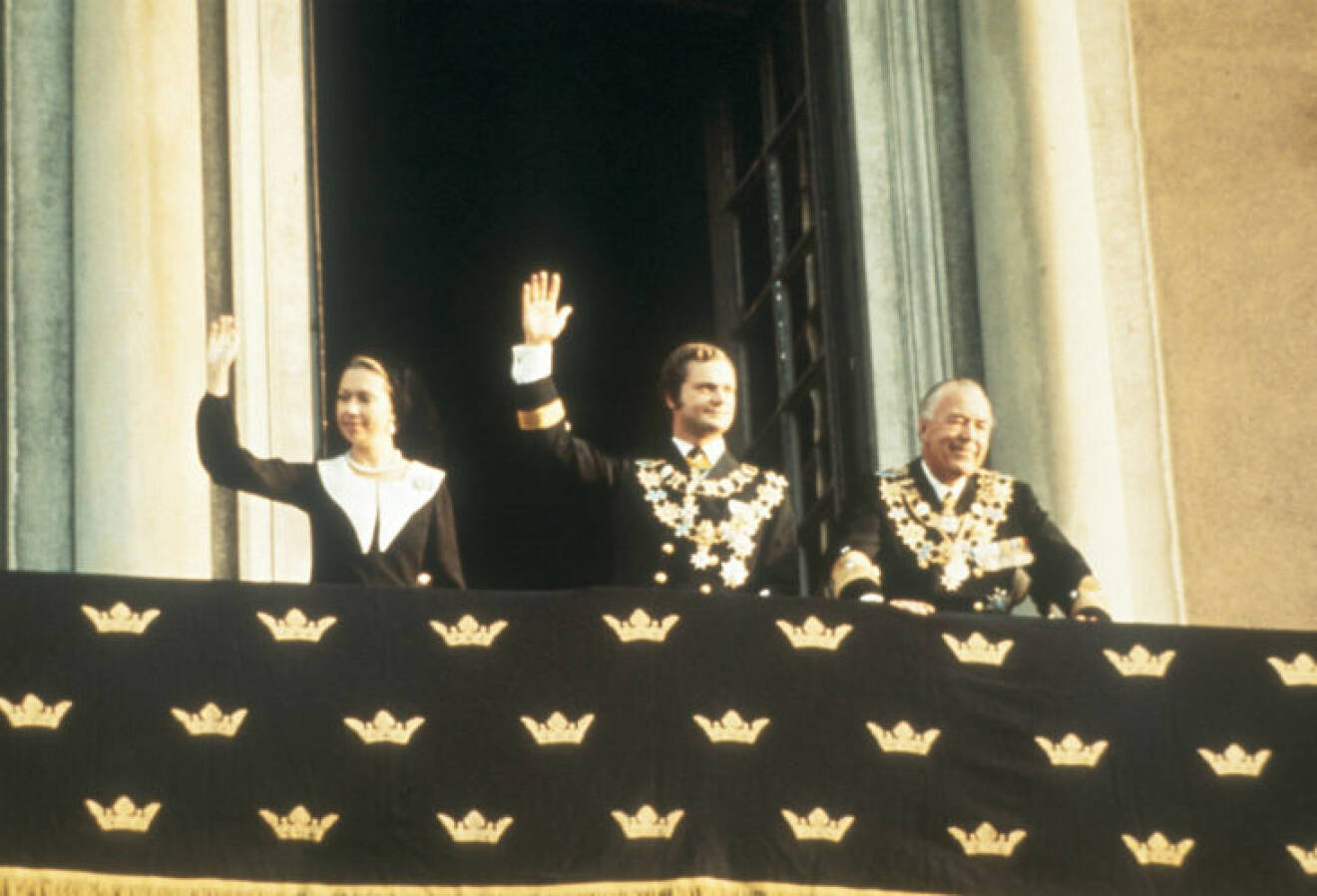 Prinsessan Christina, kungen och prins Bertil efter trontillträdet i september 1973.