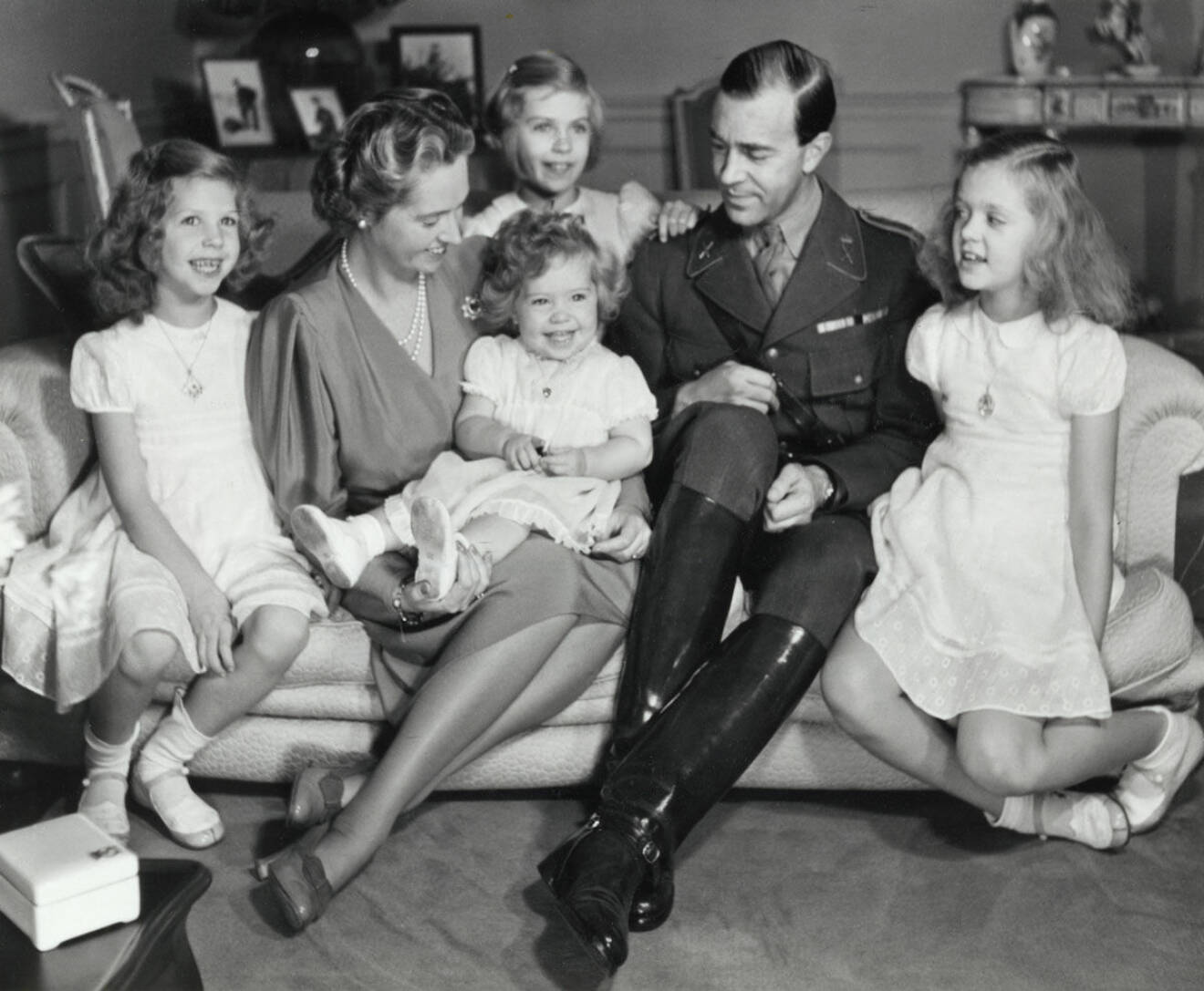Kungens pappa prins Gustaf Adolf, mamma prinsessan Sibylla och systrar Hagasessorna