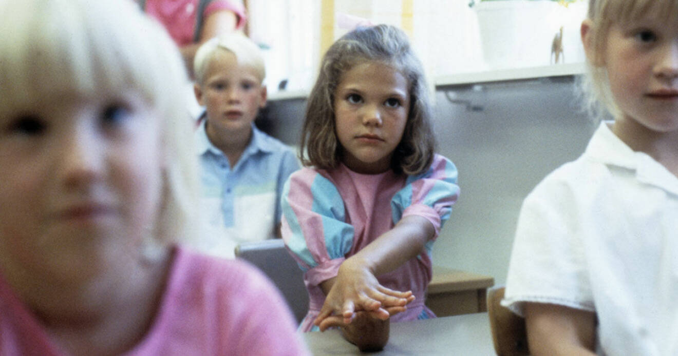 Kronprinsessan Victoria, 7 år, i skolbänken vid uppropet i första klass i Smedslättens skola i Bromma.