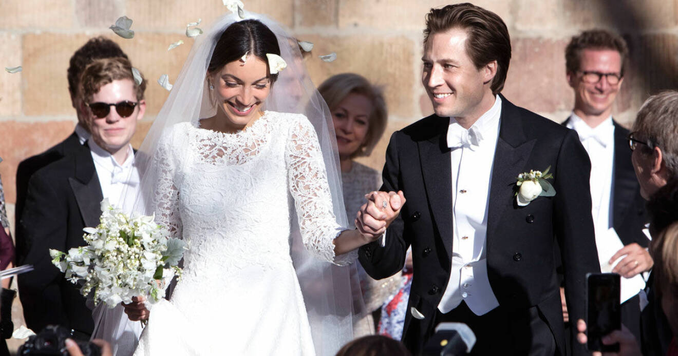 Joen Bonnier och Jessica Crawley gifte sig vid Hedvig Eleonora kyrka vid Östermalmstorg i Stockholm.