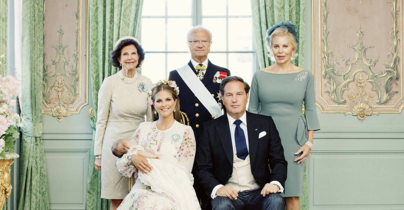 Drottning Silvia i en klänning från Camilla Thulin vid prinsessan Adriennes dop, Drottningholms Slottskyrka 8 juni 2018.