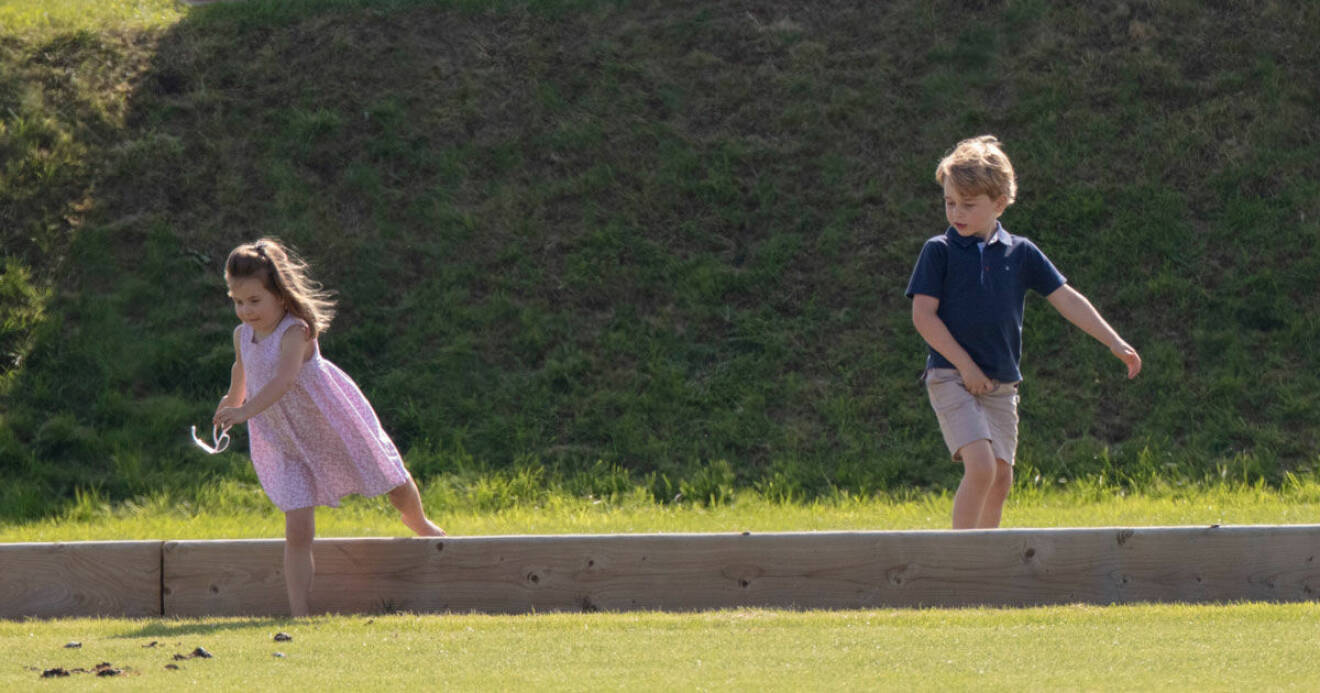 Prins George och syster prinsessan Charlotte