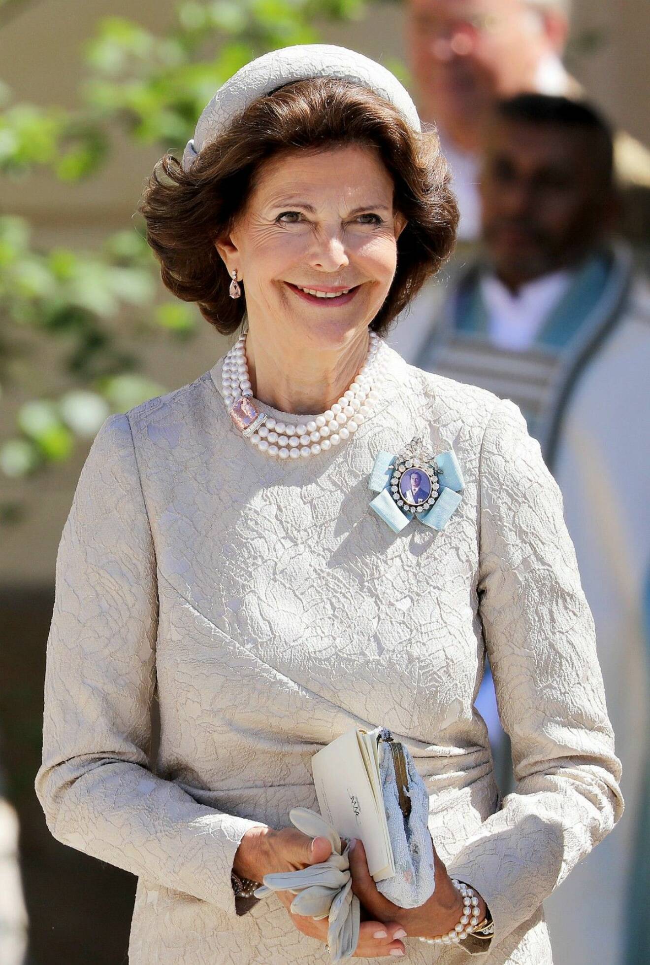 Desigern Camilla Thulin har skapat klänningen som drottning Silvia bar vid prinsessan Adriennes dop.