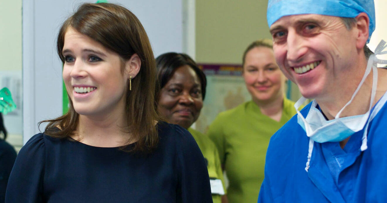 Prinsessan Eugenie träffar läkare och patienter. 