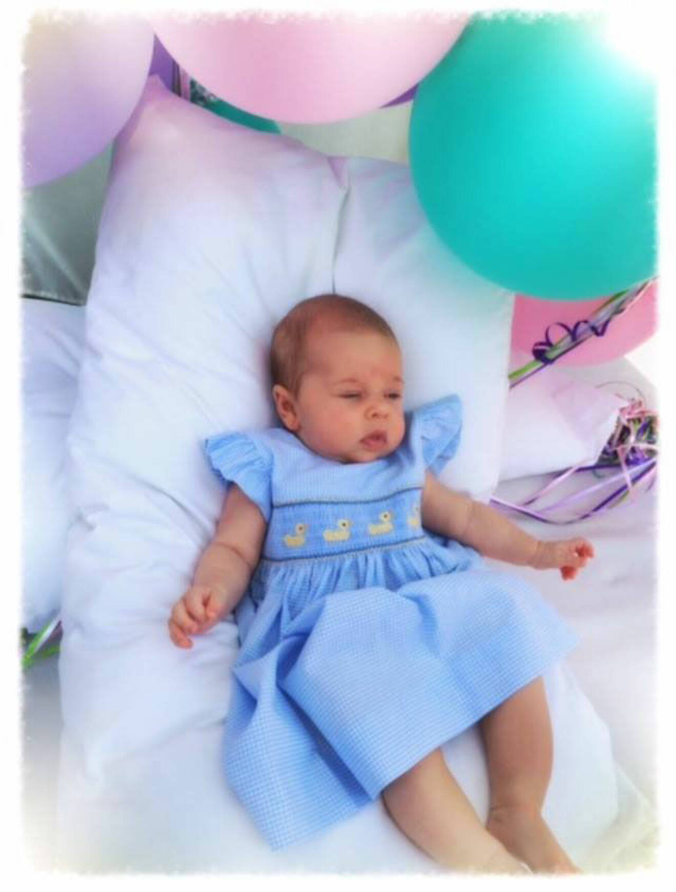 Prinsessan Leonore som bebis, delad av Madeleine på Facebook 2014. 