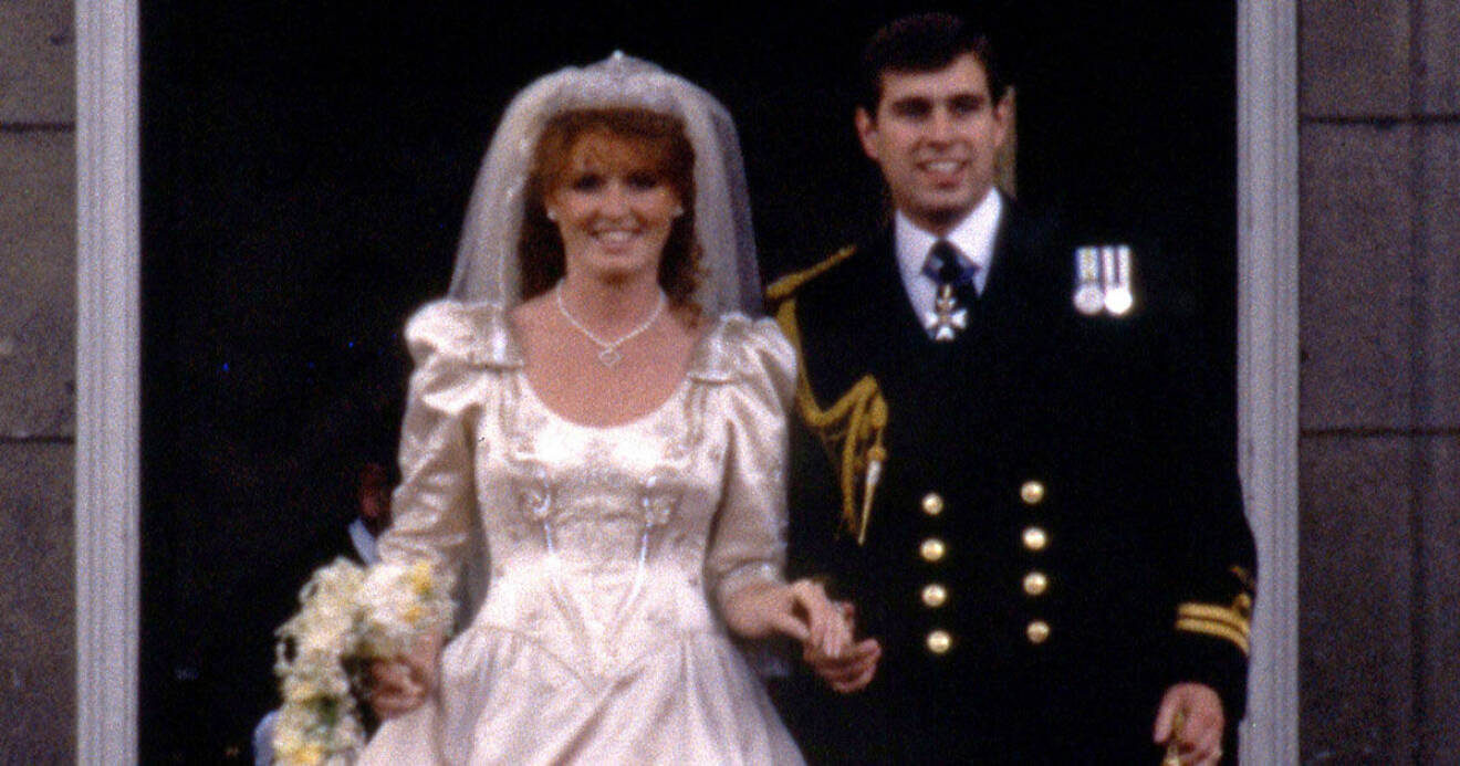 Sarah "Fergie" Ferguson med prins Andrew under bröllopet. 