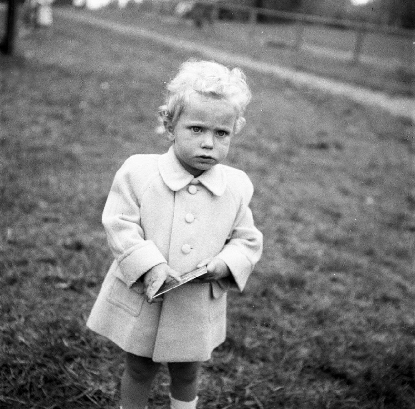 Kung Carl Gustaf, då prins, under sitt allra första uppdrag år 1948. 